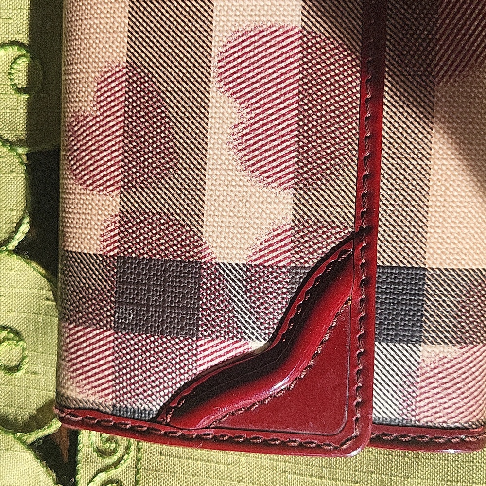 BURBERRY Supernova Heart Check Wallet Berry Red - Picture 6 of 9